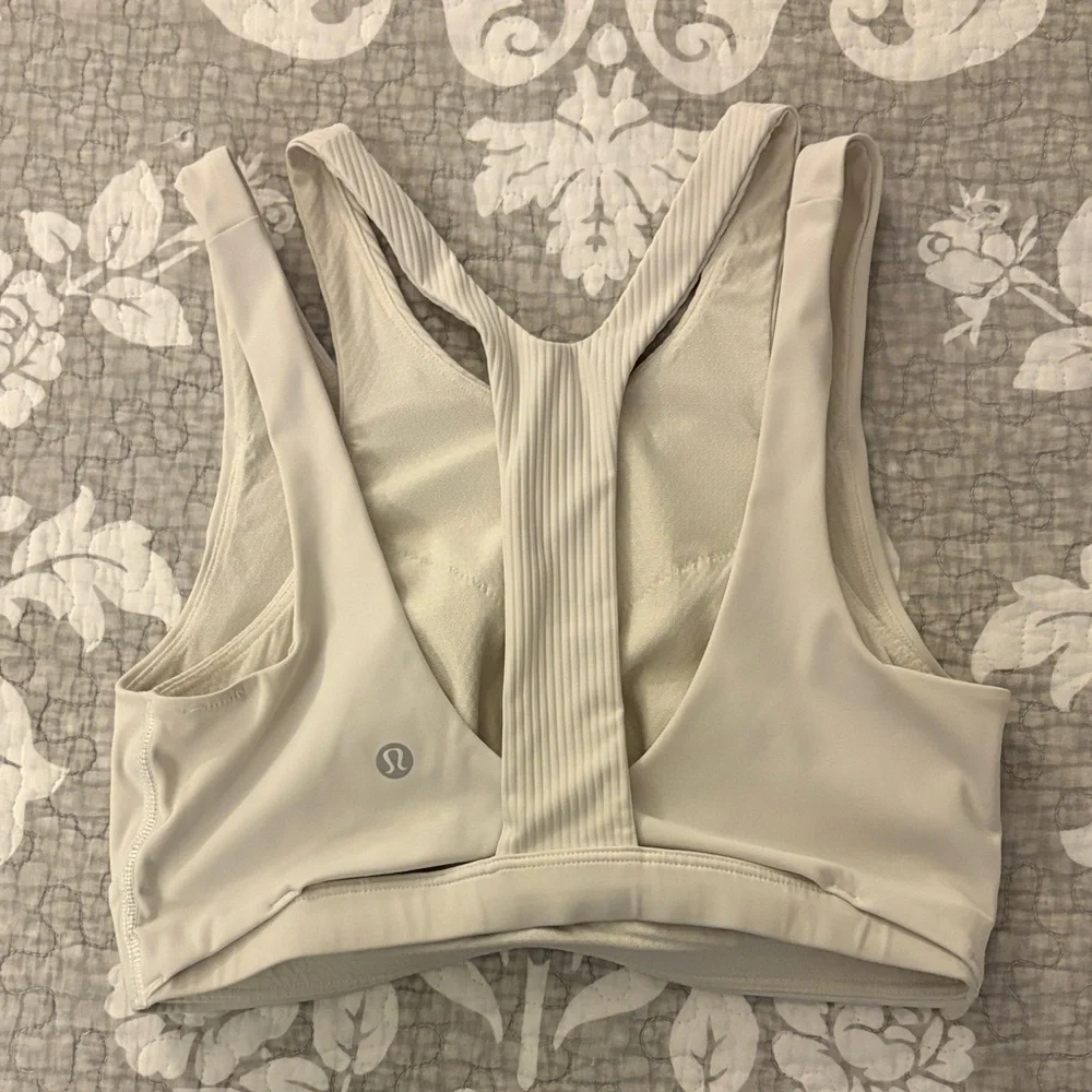 Lululemon High Neck Train Bra ~ White ~ Size 6